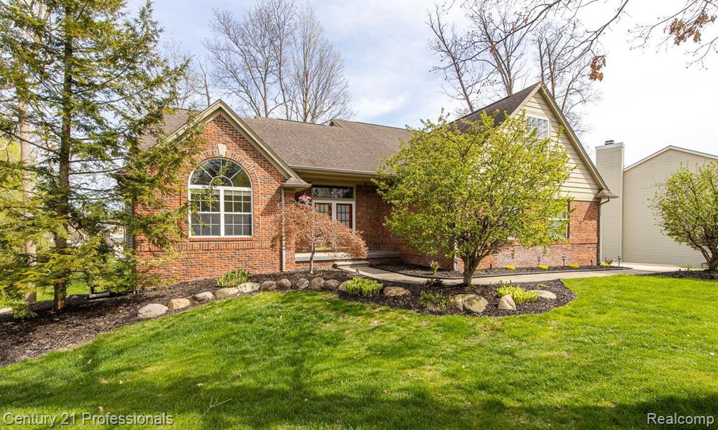 4482 RED OAK Boulevard, Waterford, MI 48329 — front exterior