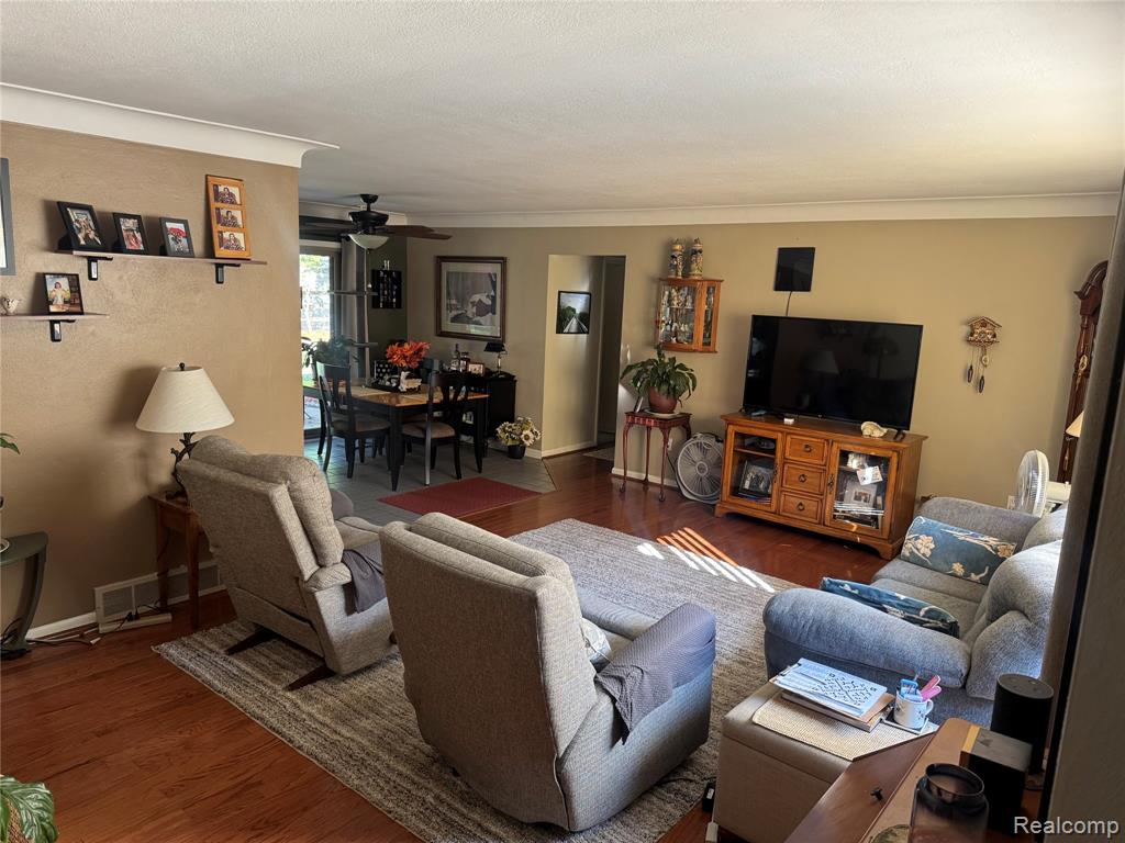 7665 Apache Trail Road, Temperance, MI 48182 — Photo 10