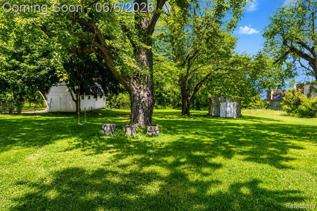 70 W Hamlin Road, Rochester Hills, MI 48307 — Photo 2