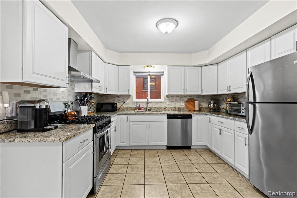 4724 S TUXEDO Drive, Warren, MI 48092 — Photo 7