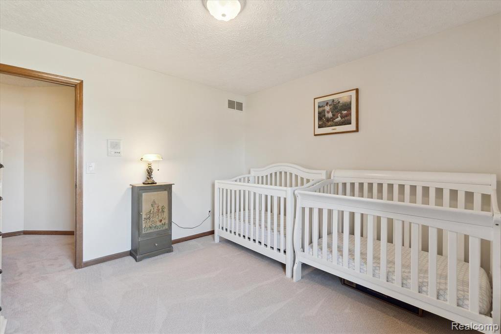 7694 THUNDER BAY Drive, Pinckney, MI 48169 — Photo 31