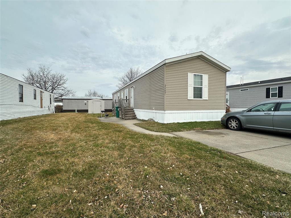 37789 Joplin Dr, Clinton Twp, MI 48036