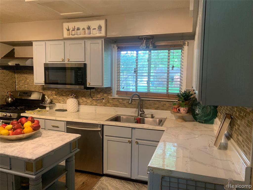 3955 HELEN Avenue, Ypsilanti, MI 48197 — Photo 16