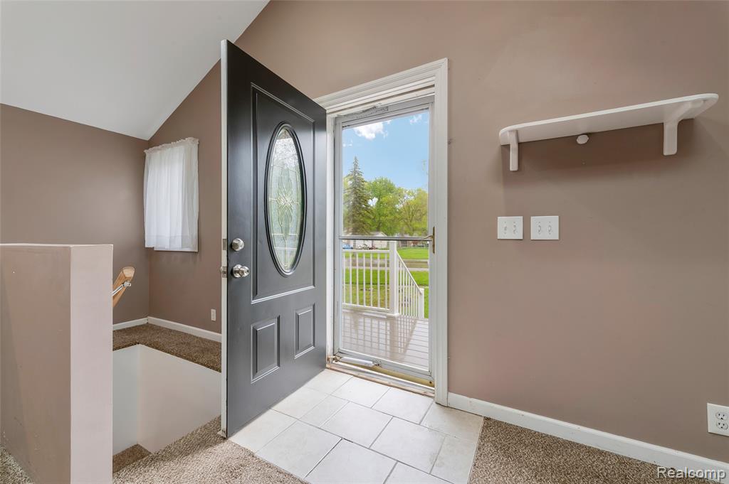 811 Miller Road, Lake Orion, MI 48362 — Photo 6