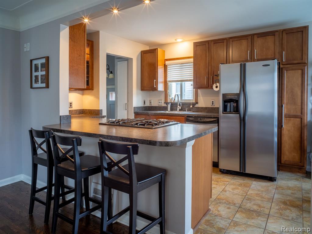 512 N REMBRANDT Avenue, Royal Oak, MI 48067 — Photo 6