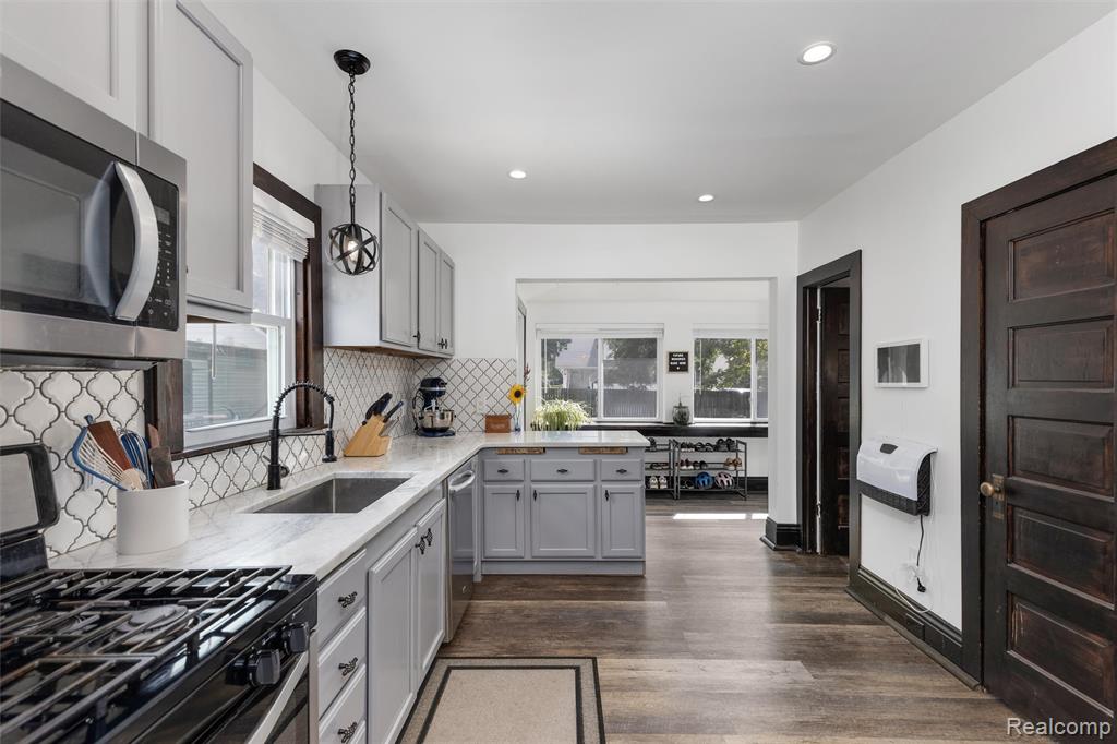 709 E Clinton Street, Howell, MI 48843 — Photo 9