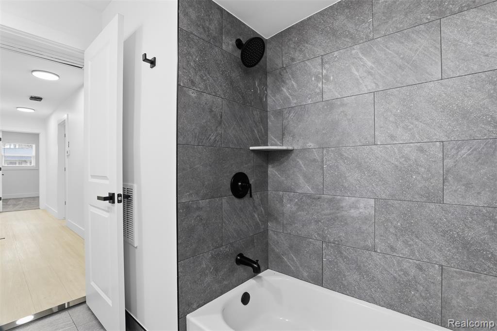 15230 Oakwood Drive, Oak Park, MI 48237 — Photo 31