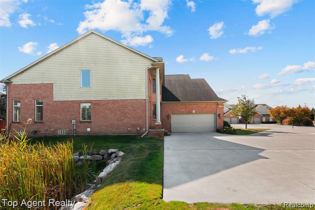 1066 Lorenzo Court, Troy, MI 48085 — Photo 3