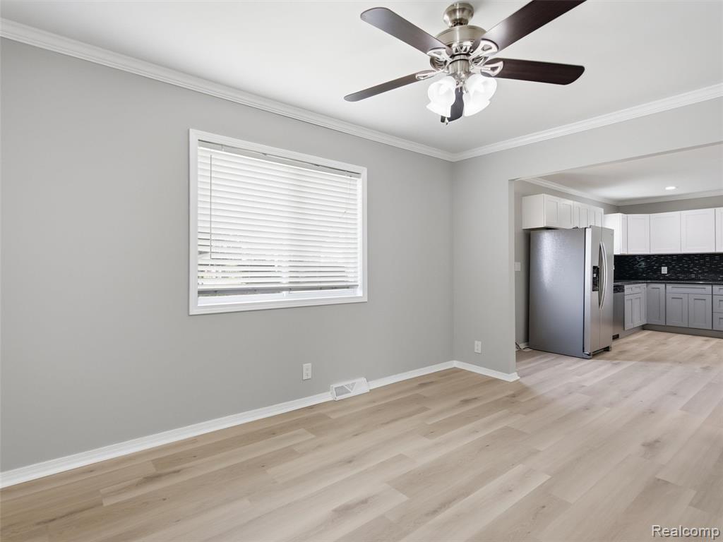 84 W End Avenue, Waterford, MI 48328 — Photo 9
