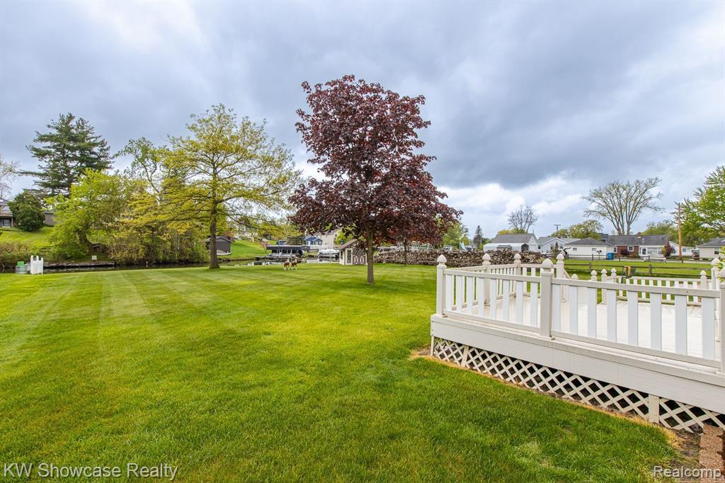 841 DRIBURG Drive, Commerce Twp, MI 48390 — Photo 25