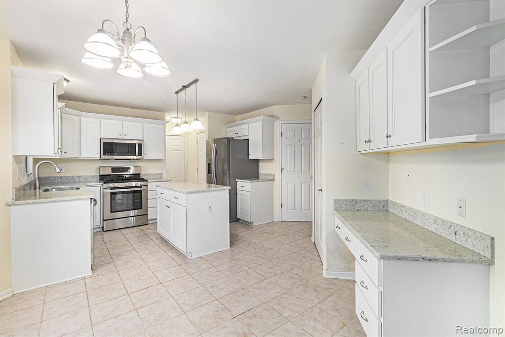 8805 Pebble Creek Drive, Pinckney, MI 48169 — Photo 11