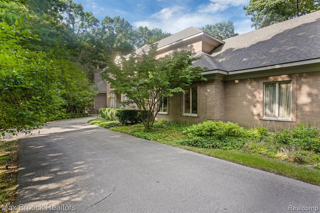 4366 KAREN Lane, Bloomfield Hills, MI 48302 — Photo 4
