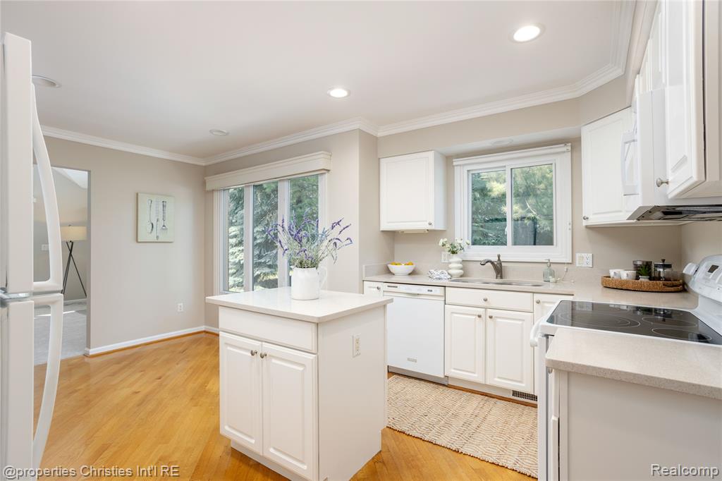45330 Stonehedge Drive, 2, Plymouth, MI 48170 — Photo 15