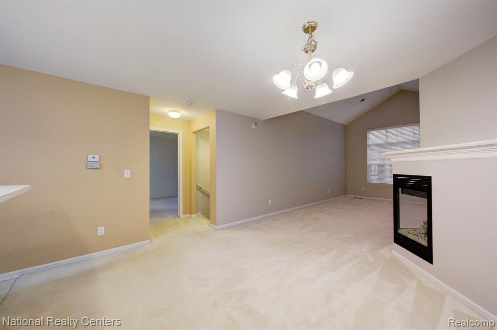 6104 JASMINE Drive, Walled Lake, MI 48390 — Photo 12