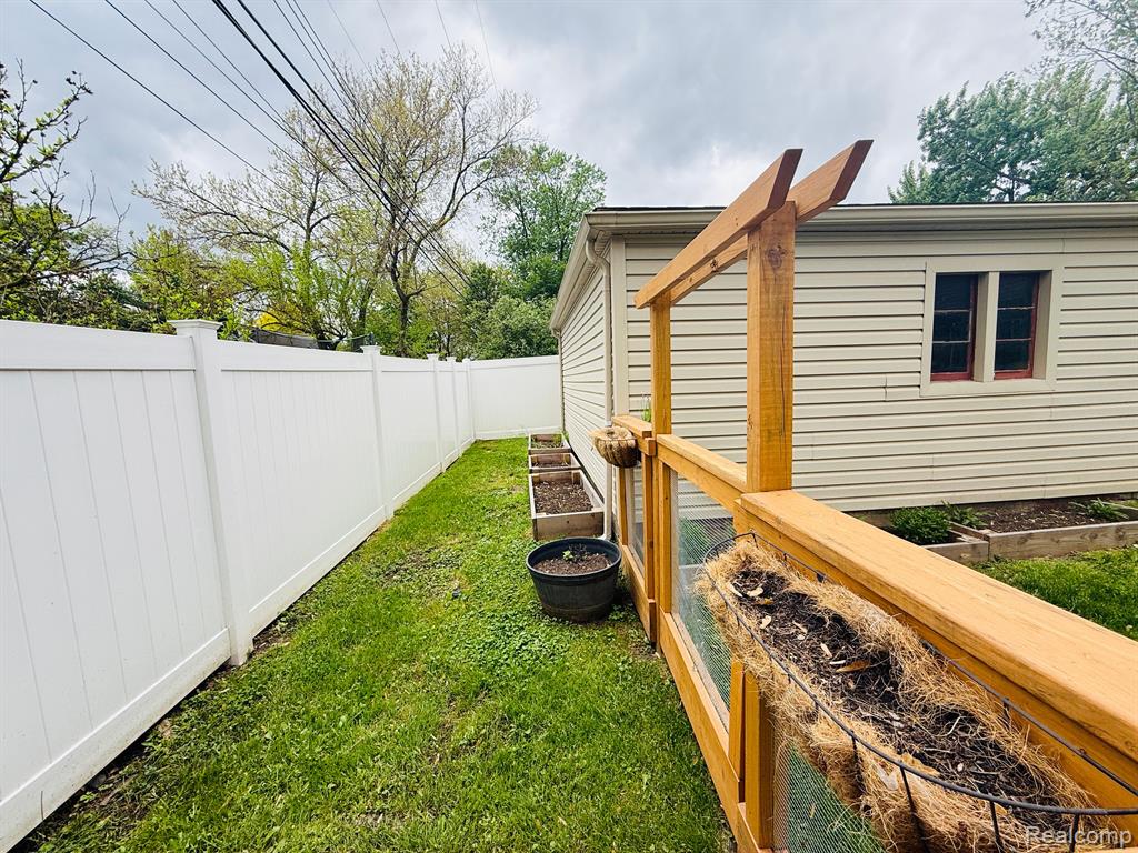 992 KEY WEST Drive, Clawson, MI — Photo 36