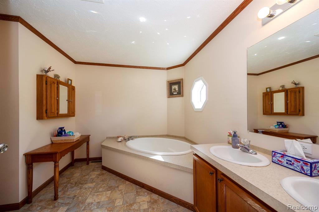 7437 NORFOLK Drive, Onsted, MI 49265 — Photo 16