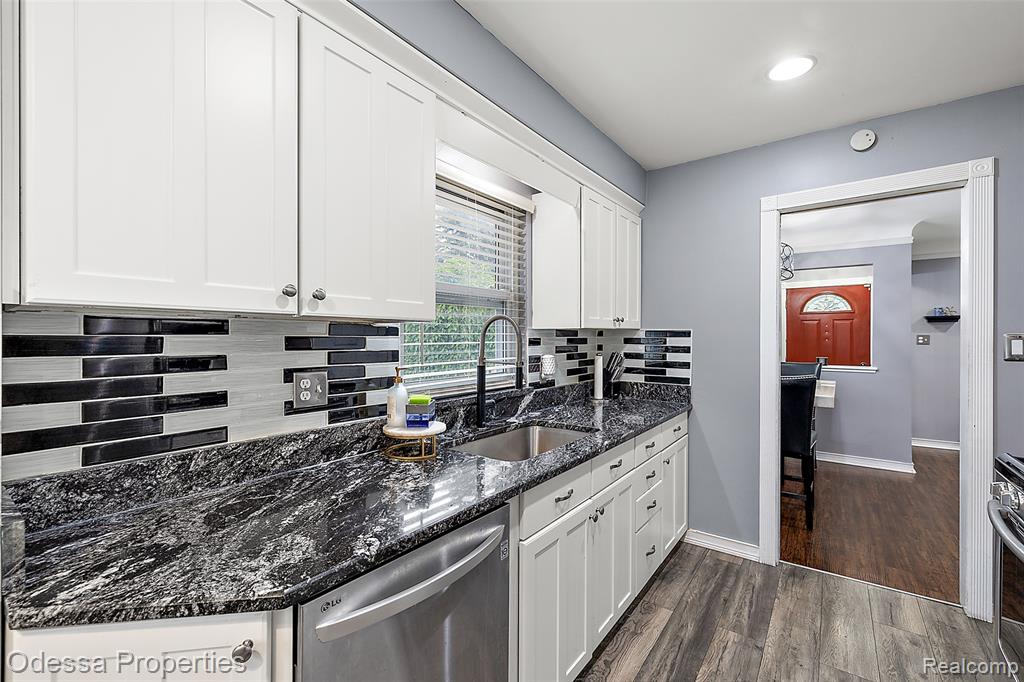 8641 Whitefield Street, Dearborn Heights, MI 48127 — Photo 9