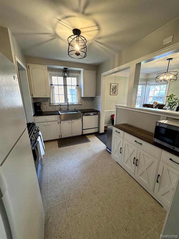 9064 BECKER Avenue, Allen Park, MI 48101 — Photo 8