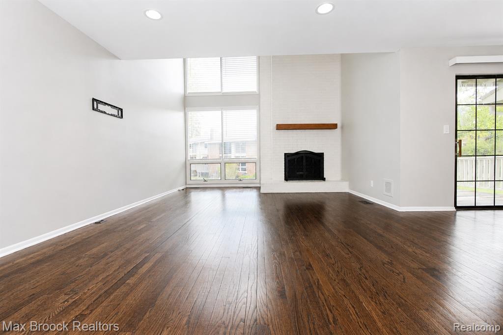 7139 Creeks Crossing, West Bloomfield, MI — Photo 11