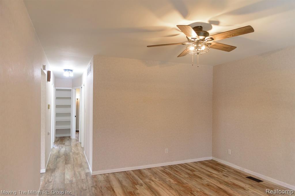 6061 N DOWLING Street, Westland, MI — Photo 4