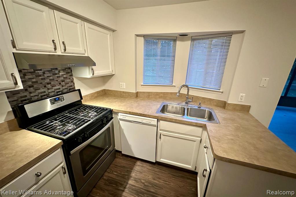 24502 Simmons Drive, Novi, MI — Photo 9