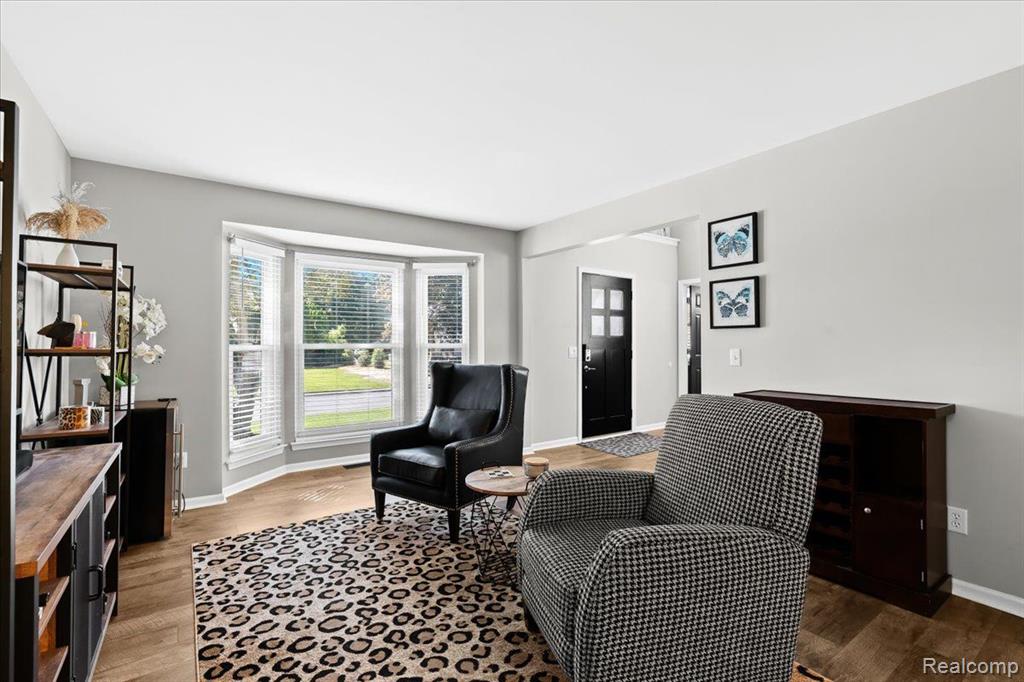 7050 Fox Chase Lane, Westland, MI — Photo 5