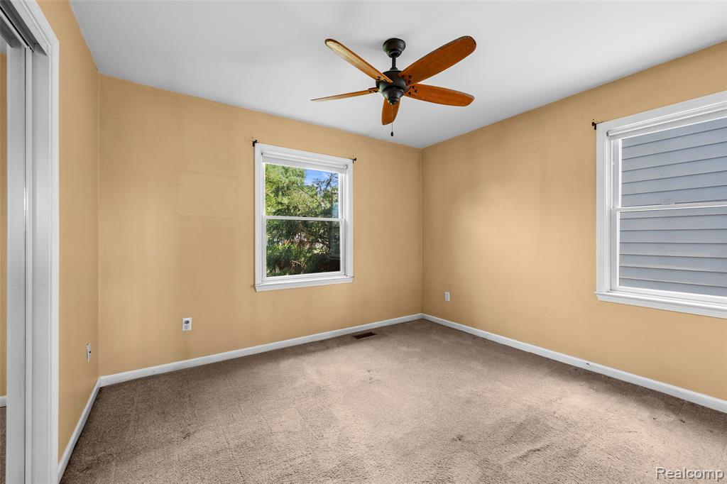 536 E Barrett Avenue, Madison Heights, MI 48071 — Photo 21