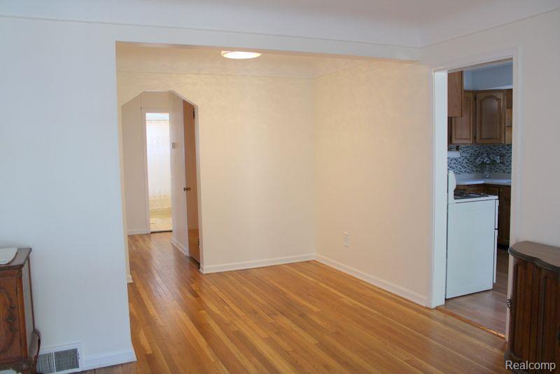 7687 CORTLAND Avenue, Allen Park, MI 48101 — Photo 17