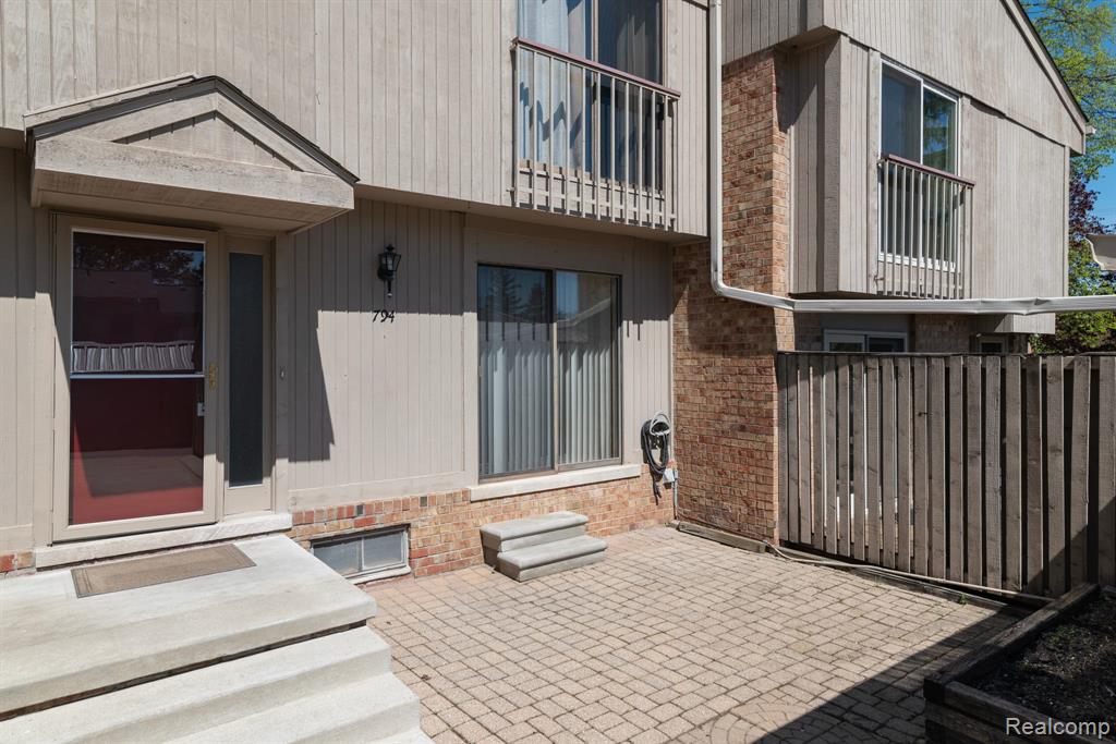 794 Oak Brook Ridge Drive, Rochester Hills, MI 48307 — Photo 3
