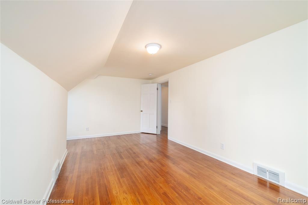 499 Sunningdale Drive, Grosse Pointe Woods, MI 48236 — Photo 29