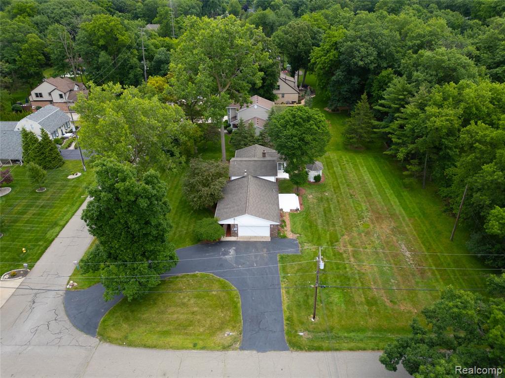 8695 Stout Avenue, Grosse Ile, MI 48138 — Photo 40