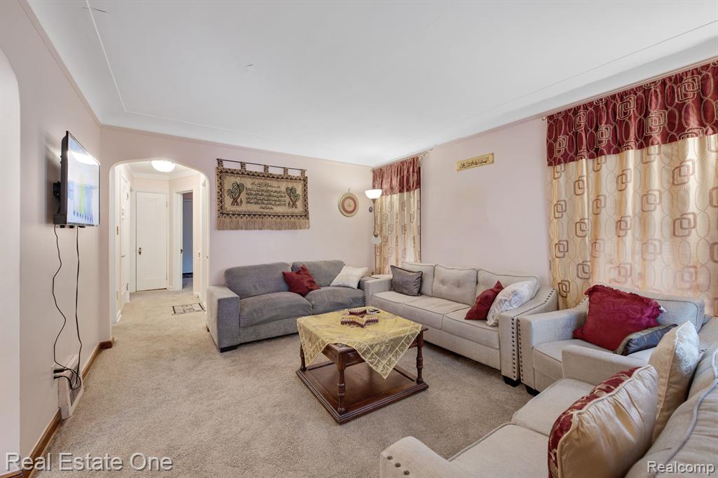 6731 Heyden Street, Dearborn Heights, MI 48127 — Photo 4