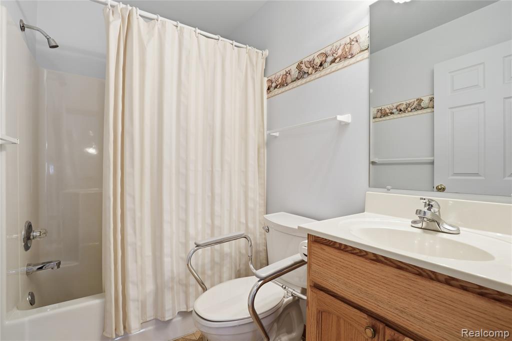 1089 Jenna Drive, 217, Davison, MI 48423 — Photo 16