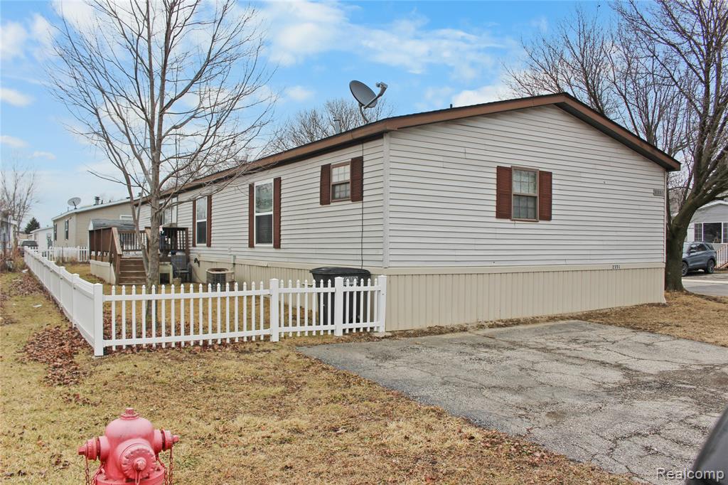 2351 Hiddenview Drive, Newport, MI 48166 — Photo 3