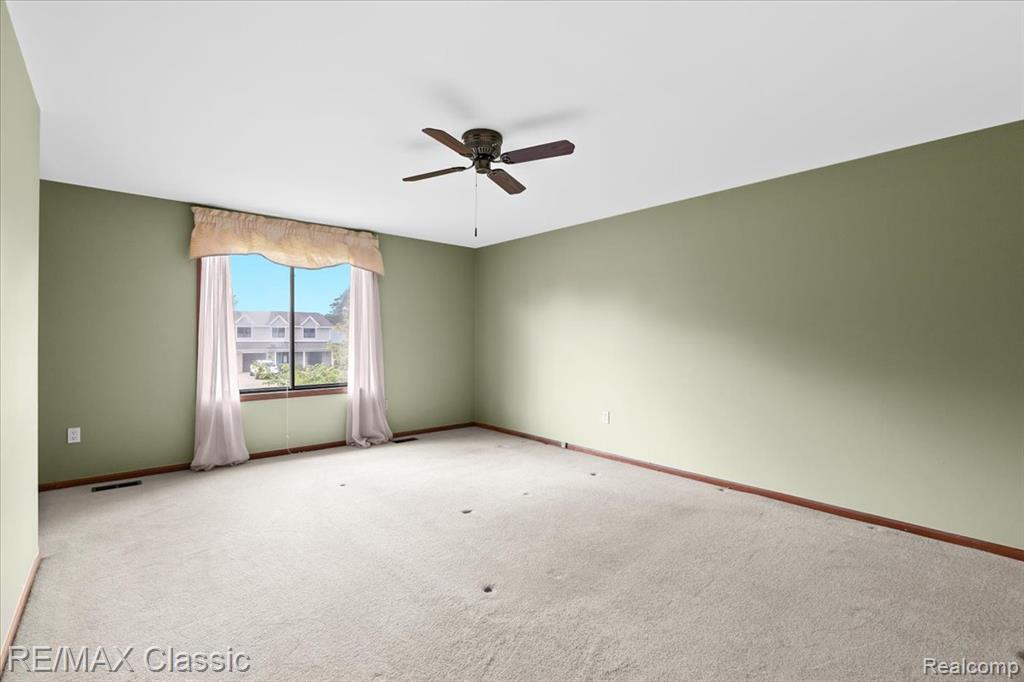 4432 Ravinewood Drive, Commerce Twp, MI 48382 — Photo 24