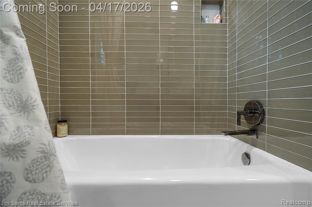 47 Roslyn Road, Grosse Pointe Shores, MI 48236 — Photo 32