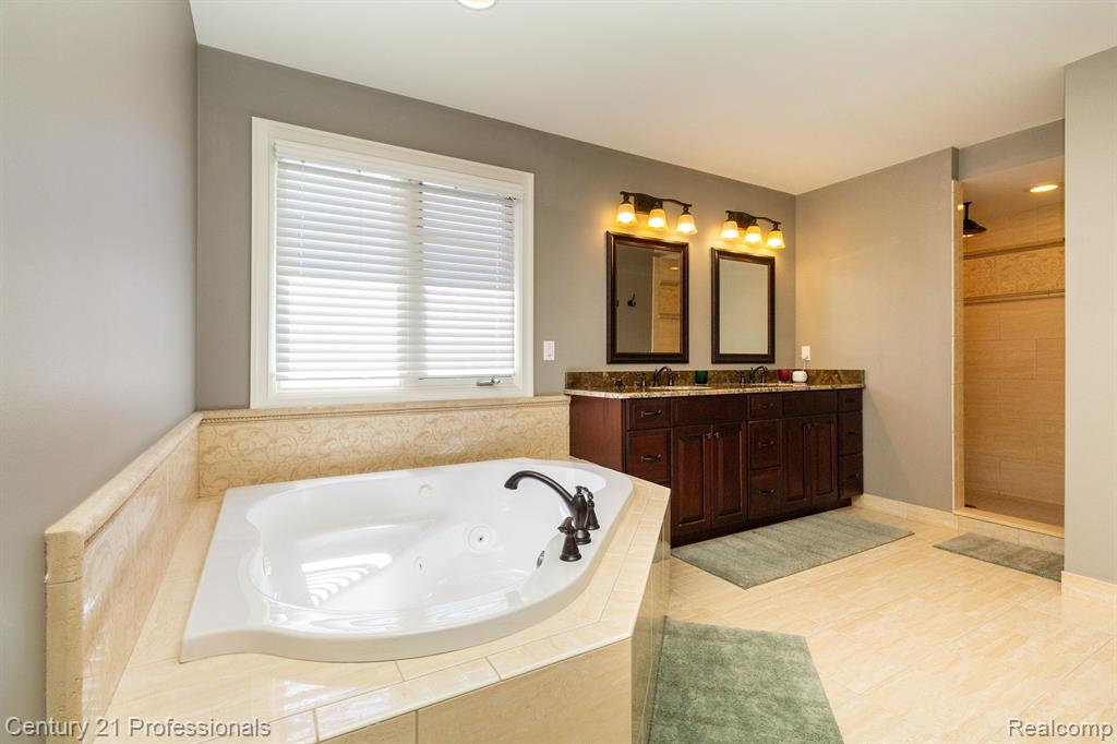 54152 Deer Ridge Court, Rochester, MI 48307 — Photo 32