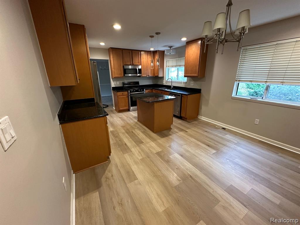 494 ROLLING GREEN Circle S, Rochester Hills, MI 48309 — Photo 10