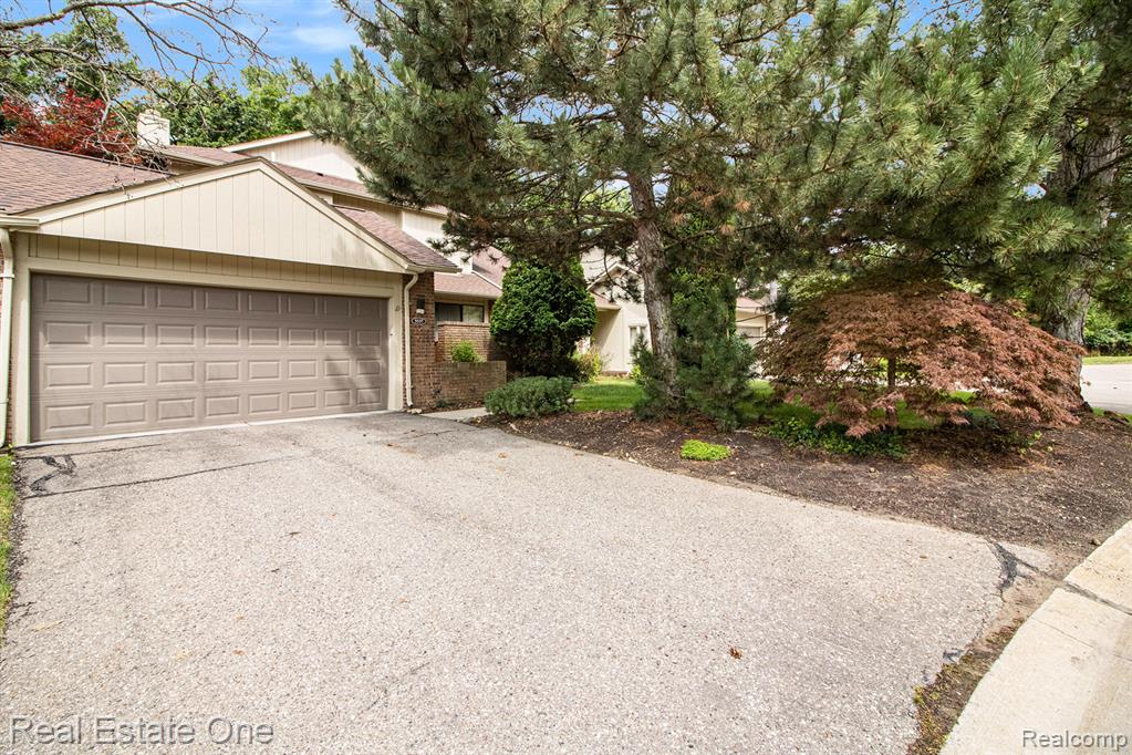 5537 Walnut Circle W, West Bloomfield, MI — Photo 3