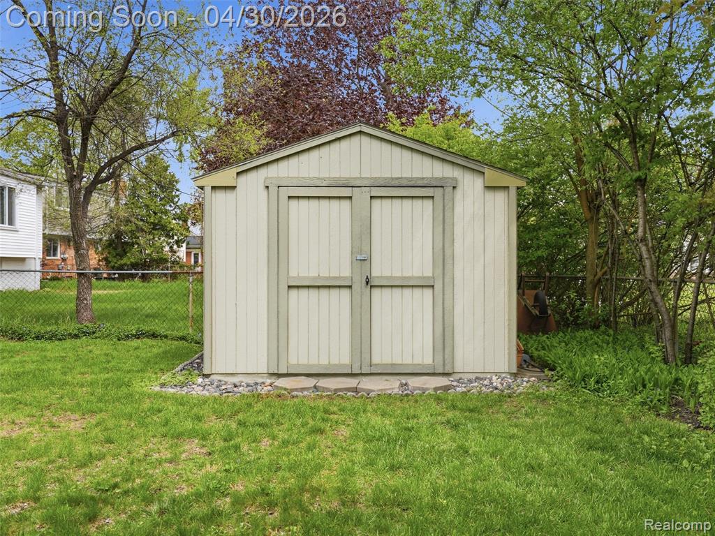21222 Larkspur Street, Farmington, MI 48336 — Photo 36