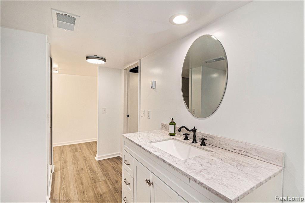 8767 FIELDCREST Drive, Brighton, MI 48116 — Photo 14