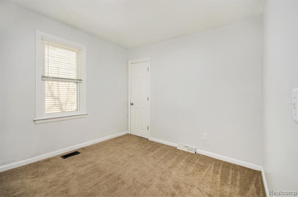 6719 MCGUIRE Street, Taylor, MI 48180 — Photo 9