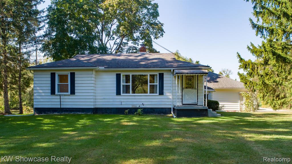 574 YOUNG Road, White Lake, MI 48383 — front exterior