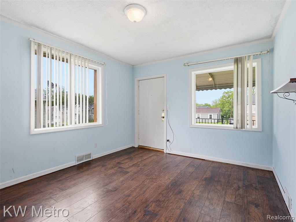 612 S Winding Drive, Waterford, MI 48328 — Photo 4