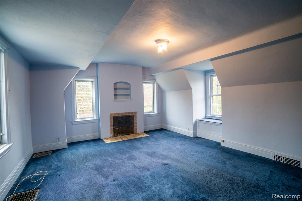 26470 Meadowood Court S, Lathrup Village, MI 48076 — Photo 12