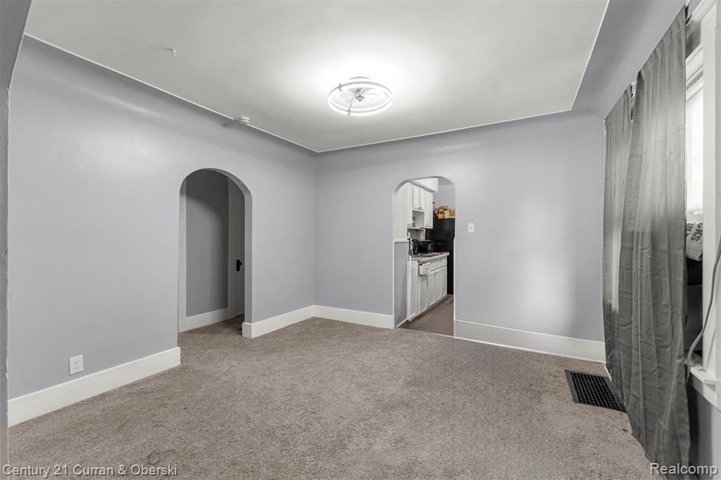 8086 Chalmers Avenue, Warren, MI 48089 — Photo 11