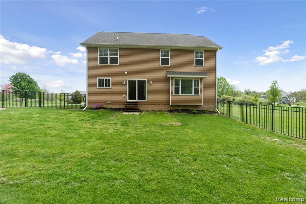 8378 MEADOW CREEK Lane, Pinckney, MI 48169 — Photo 28