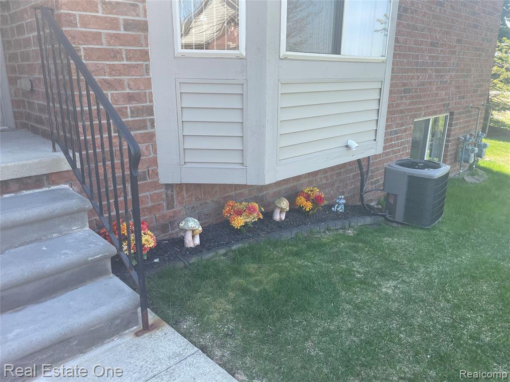 51127 Paxton Drive, Chesterfield, MI — Photo 3