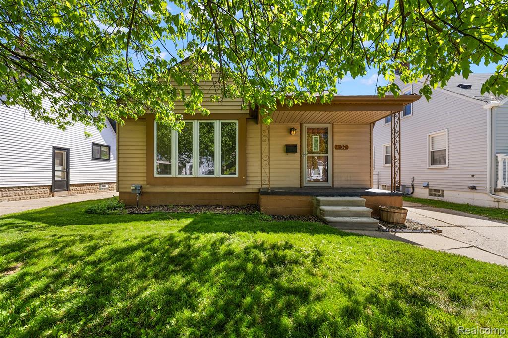 637 S Edgeworth Avenue, Royal Oak, MI 48067 — front exterior