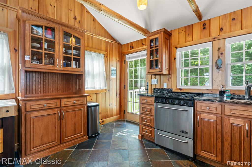 5286 Edgelake Drive, Pinckney, MI 48169 — Photo 17